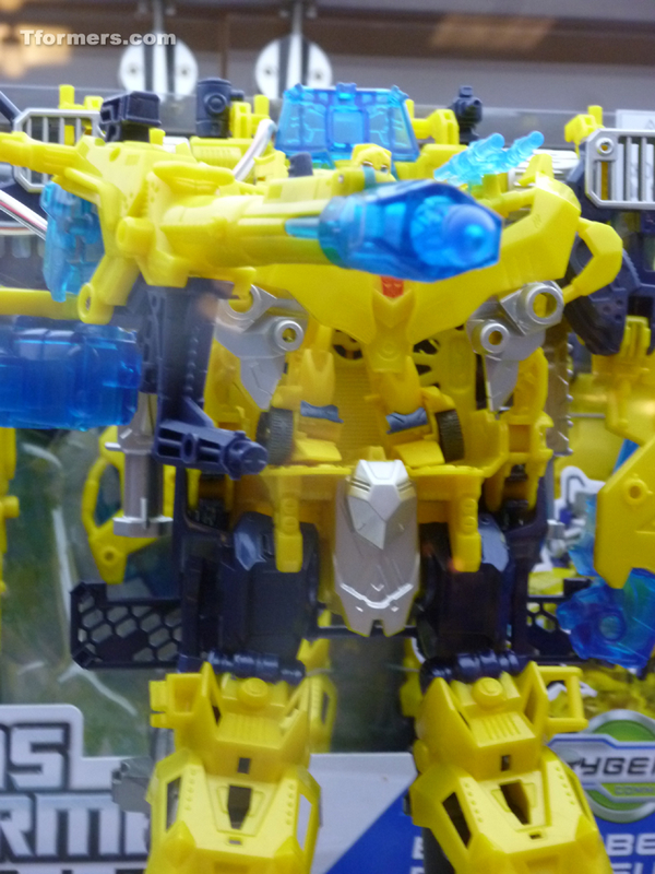 Transformers Prime Cyberverse Bumblebee Battle Suit  (110 of 134)